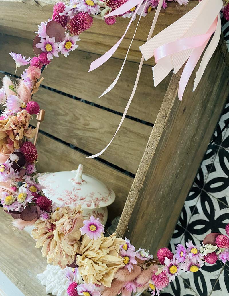 Couronne de fleurs séchées par Joséphine's Flowers.