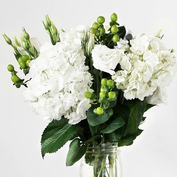 Bouquet Élégance Blanche par Joséphine's Flowers.