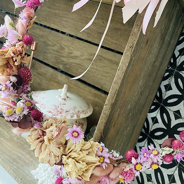 Couronne Élégance pink par Joséphine's flowers.